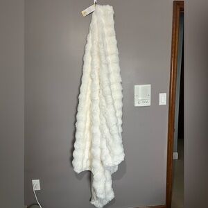 Aviva Stanoff Plush White Faux Fur Throw & 2 Accent pillows